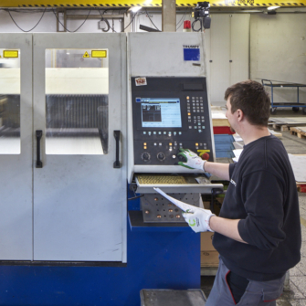 Metalworing laser cutting square